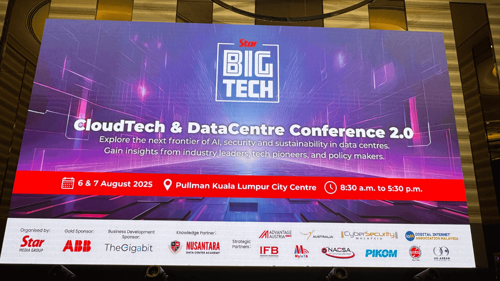 TheGigabit team at CloudTech & DataCentre Conference 2.0. TheGigabit team at CloudTech & DataCentre Conference 2.0.